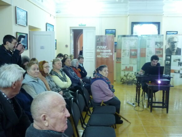 9. Research fellow Vladimir Shmyrov presents the exhibition “GULAG. A History of one camp” to the members of Perm Association of victims of political repressions (2012).